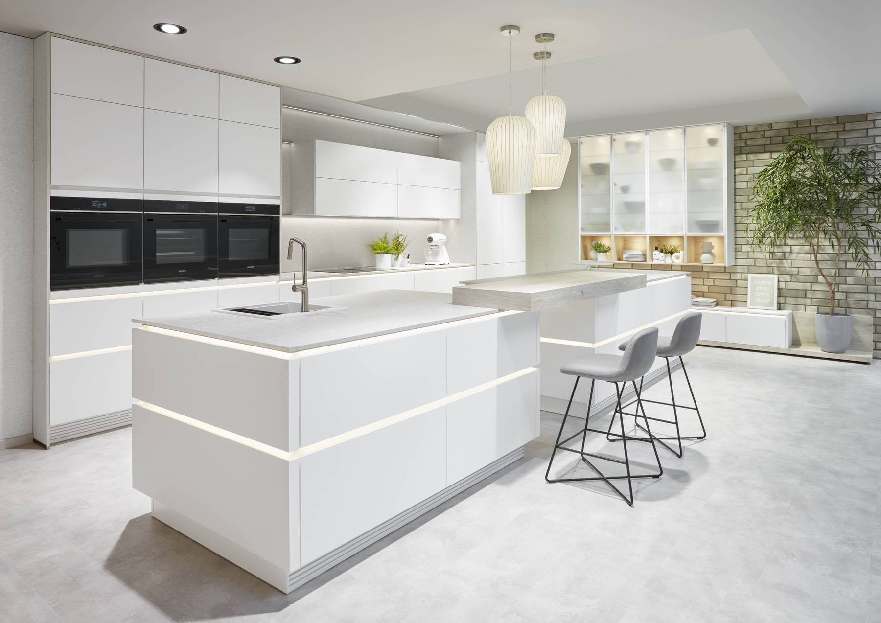 Nobilia Modern White Handleless Kitchen 3 | Lead Wolf, Gotham